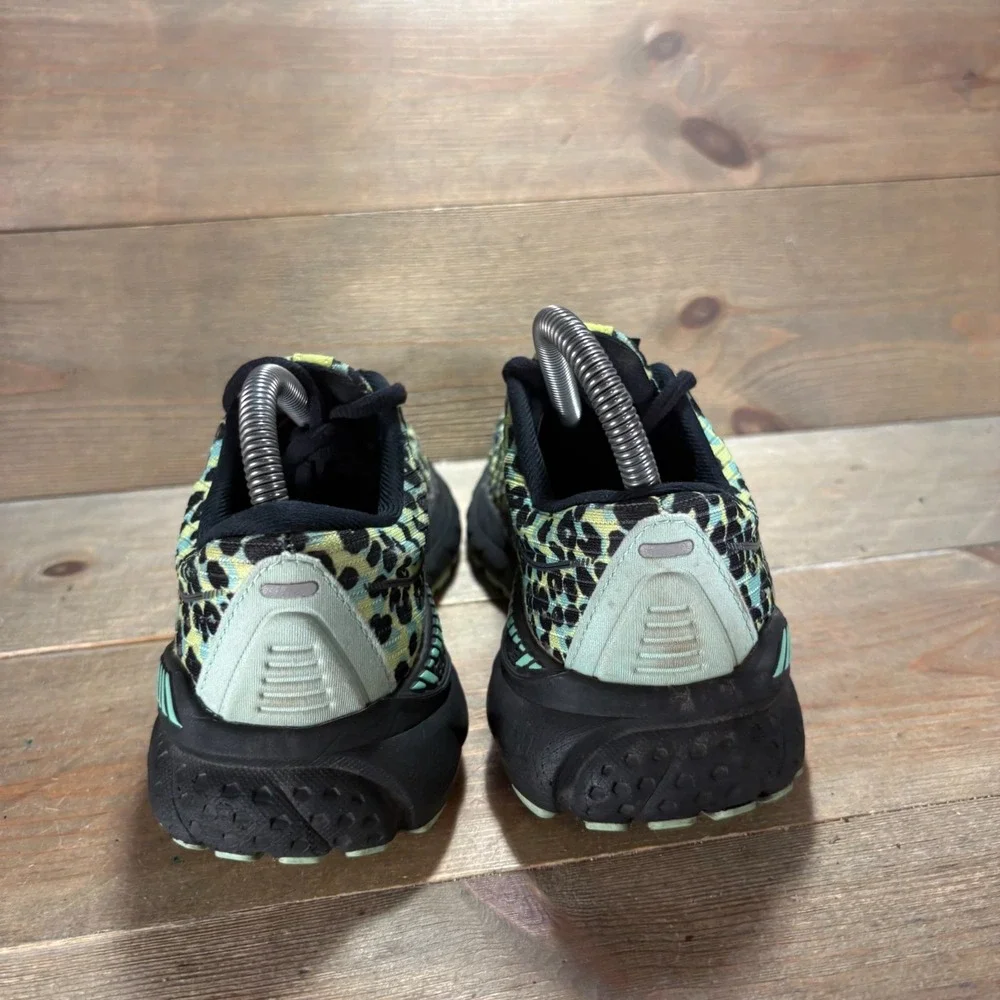 Brooks Adrenaline GTS 21 Womens size 6 shoes Green Cheetah wild Running sneakers